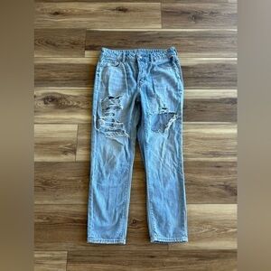 American Eagle women’s distressed tomgirl jeans size 6 short
